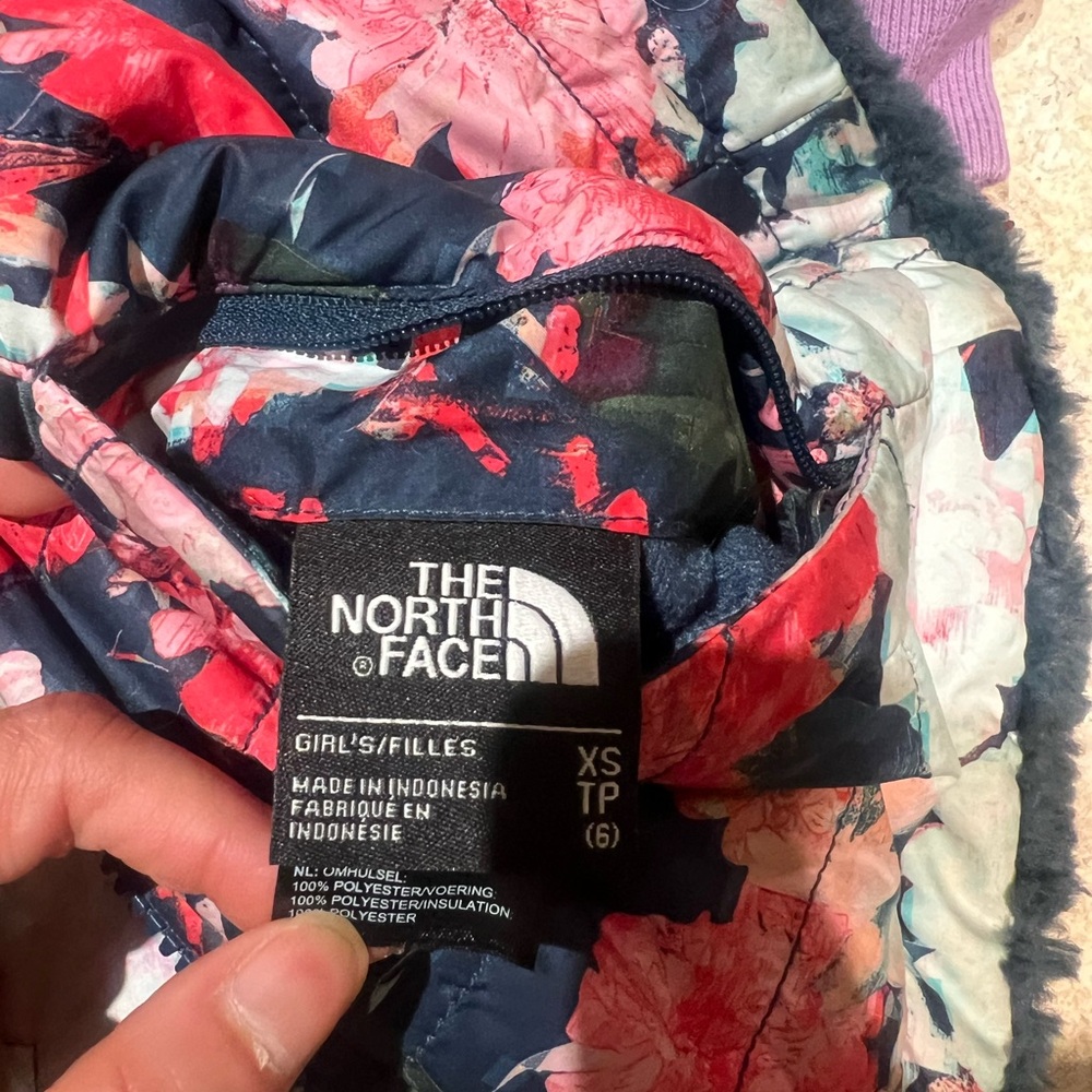 The North Face Reversible Floral Puffer Jacket - Navy & Pink